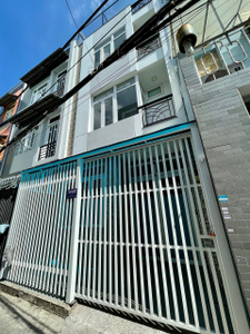 Nhà phố Quận Tân Phú Nhà phố kết cấu 1 trệt 1 lầu và sân thượng, diện tích 38.1m2.