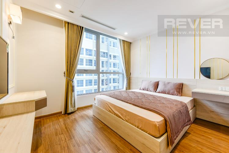 Căn hộ Vinhomes Central Park, Quận Bình Thạnh Căn hộ Vinhomes Central Park tầng 21 có 3 phòng ngủ, không gian thoáng đãng.