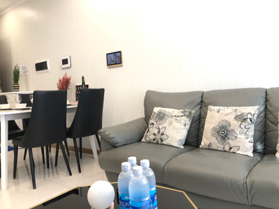 Căn hộ Vinhomes Central Park, Quận Bình Thạnh Căn hộ Vinhomes Central Park tầng 8, đầy đủ nội thất và tiện ích.