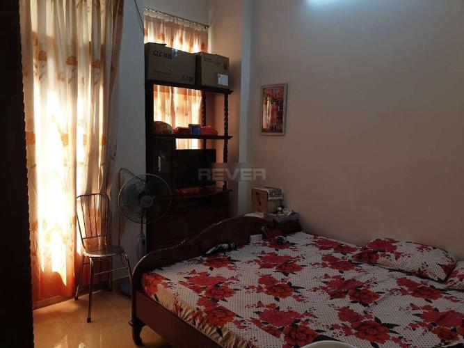 Nhà phố Quận 4 Nhà phố kết cấu 1 trệt 3 lầu hướng Đông, gần ngay cầu Khánh Hội.