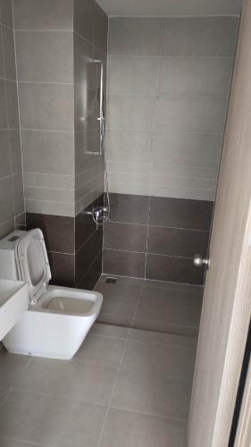 nhà tắm căn hộ The Sun Avenue Căn hộ The Sun Avenue tầng thấp diện tích 40m2, view nội khu.