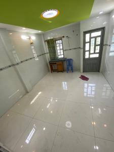 Nhà phố Quận Gò Vấp Nhà phố kết cấu 1 trệt 2 lầu và sân thượng hướng Tây Nam, sổ hồng riêng.