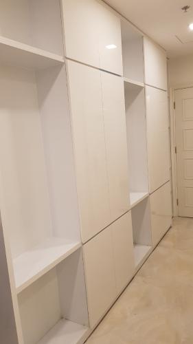 Phòng ngủ căn hộ Vinhomes Golden River Căn hộ Vinhomes Golden River đầy đủ nội thất tiện nghi, tầng cao.