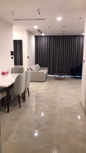 Phòng khách Vinhomes Golden River, Quận 1 Căn hộ Vinhomes Golden River hướng Tây Nam, diện tích 77.4m²