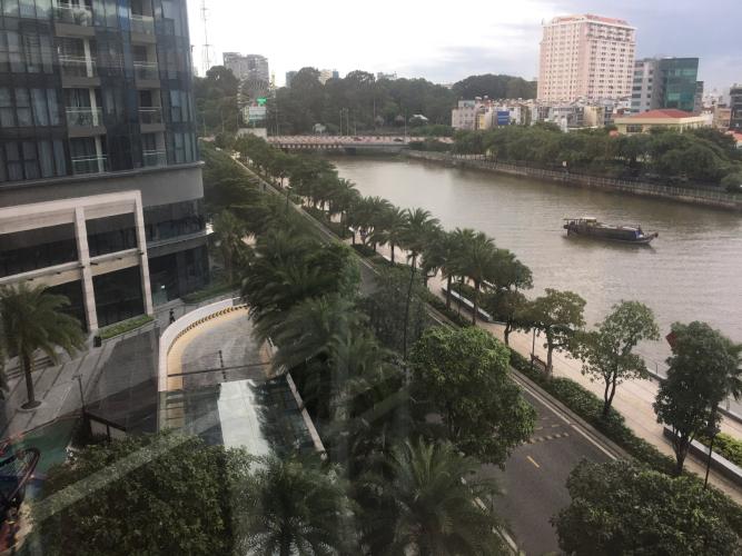 View ban công Vinhomes Golden River, Quận 1 Căn hộ Vinhomes Golden River view sông và thành phố thơ mộng.