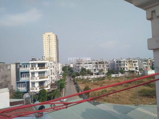 View nhà phố Quận 12 Nhà phố mặt tiền đường Nguyễn Thị Búp, thiết kế 1 trệt, 3 lầu và sân thượng.