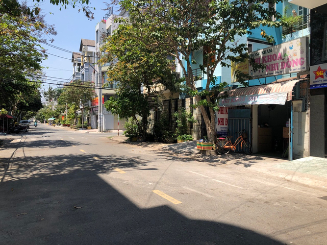 Đường trước nhà phố Quận Tân Phú Nhà phố cấp 4 mặt tiền đường Lê Cao Lãng, khu vực dân cư sầm uất.
