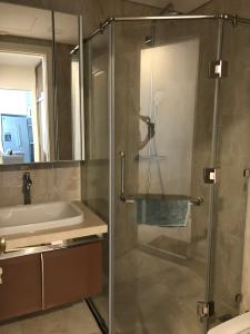 Toilet Vinhomes Golden River Căn hộ tầng 08 tháp The Luxury 6 Vinhomes Golden River đầy đủ nội thất