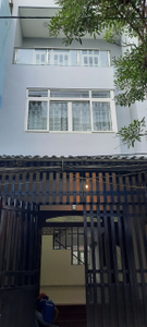 Mặt tiền nhà phố Huyện Nhà Bè Nhà phố diện tích 100m2 có sân trước và sau thoáng mát, không nội thất.