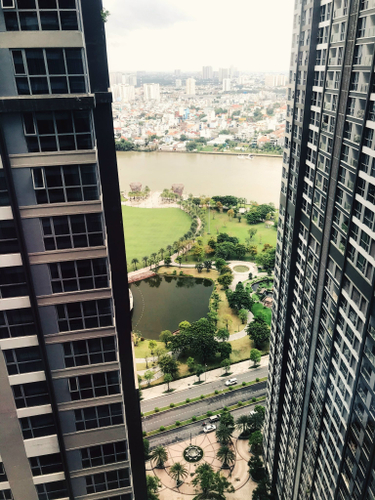 View căn hộ Vinhomes Central Park, Quận Bình Thạnh Căn hộ cao cấp Vinhomes Central Park tầng 39, bàn giao nội thất cơ bản.