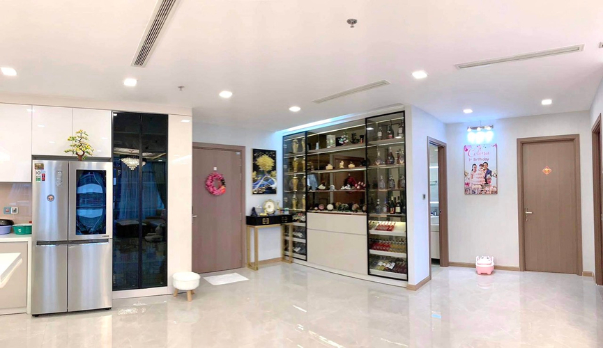 Căn hộ Vinhomes Central Park, Quận Bình Thạnh Căn hộ Vinhomes Central Park tầng 5 thiết kế 4 phòng ngủ, đầy đủ nội thất.