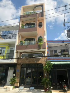 Nhà phố mặt tiền đường Nguyễn Phúc Chu, diện tích 97m2 đầy đủ nội thất.