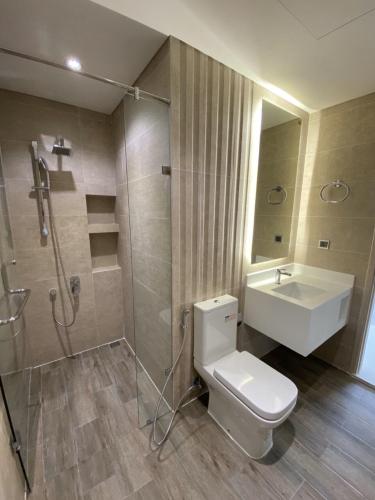 phòng tắm căn hộ Phú Mỹ Hưng Midtown Căn hộ Phú Mỹ Hưng Midtown nội thất cơ bản, view thành phố.