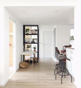 Phòng khách căn hộ VISTA VERDE Căn hộ Vista Verde 2PN, tầng thấp, diện tích 75m2, đầy đủ nội thất