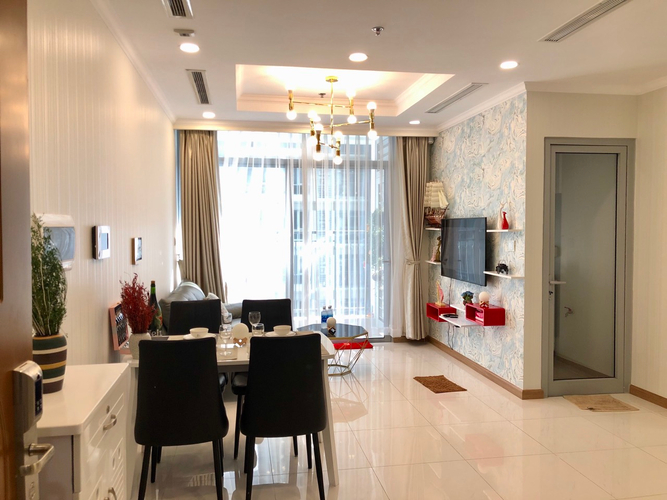 Căn hộ Vinhomes Central Park, Quận Bình Thạnh Căn hộ Vinhomes Central Park tầng 8, đầy đủ nội thất và tiện ích.