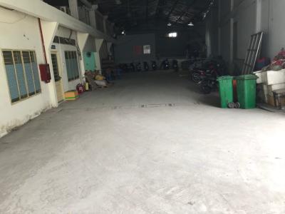 Nhà xưởng Chứa đồ hướng Tây Nam đường xe tải, diện tích sử dụng 120m2.