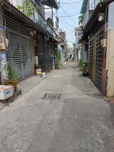 Đường trước nhà phố Quận Gò Vấp Nhà phố diện tích 65.4m2 nở hậu chữ L, gần vòng xoay Phạm Văn Đồng.