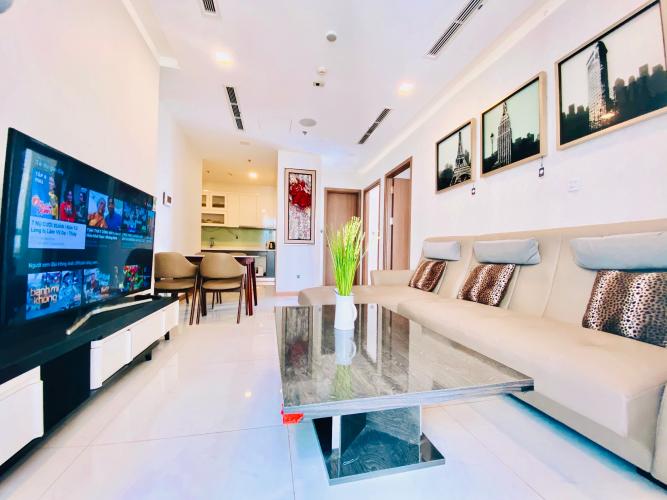 Phòng khách căn hộ VINHOMES CENTRAL PARK Căn hộ Vinhomes Central Park đầy đủ nội thất diện tích 80m².