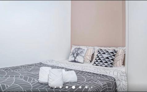 Phòng ngủ Vinhomes Golden River, Quận 1 Căn hộ Vinhomes Golden River tầng 10, đầy đủ nội thất.