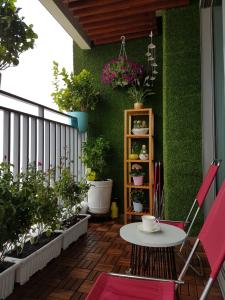 Ban công căn hộ Riviera Point Căn hộ Riviera Point tầng cao 4 phòng ngủ, view thành phố sầm uất.