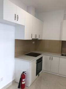 Bếp căn hộ Saigon Mia Căn hộ Saigon Mia hướng Tây nhìn về nội khu, nội thất cơ bản.