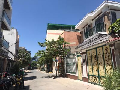 Đường trước nhà phố Quận Thủ Đức Nhà phố đường nhựa rộng 8m không ngập nước, kết cấu 1 trệt 3 lầu.