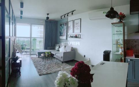 Phòng khách căn hộ Orchard ParkView Căn hộ Orchard Parkview hướng Đông Nam, view nội khu hồ bơi.