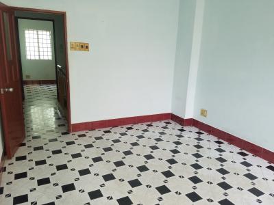 Bên trong nhà phố Thái Phiên, Quận 11 Nhà hẻm xe tải tránh nhau 10m, diện tích 145 m2.