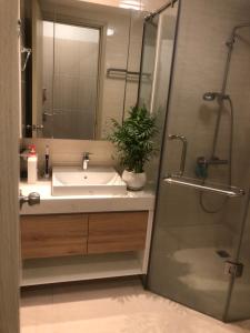 nhà tắm căn hộ New City Thủ Thiêm Căn hộ tầng 25 New City Thủ Thiêm nội thất đầy đủ hiện đại