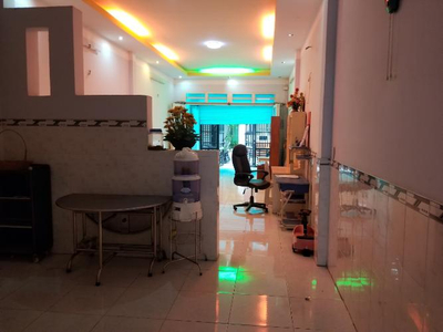 Nhà phố Quận Tân Phú Nhà phố cấp 4 hẻm rộng 6m, cách đường Tân Hương 30m, có sổ hồng riêng.