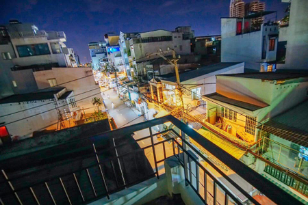 Nhà phố Quận Bình Thạnh Nhà phố nằm tại khu vực dân cư sầm uất, kết cấu 1 trệt, 1 lầu kiên cố.