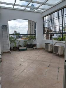  Nhà phố kết cấu 1 trệt 3 lầu, hẻm xe hơi rộng rãi khu dân cư đông đúc.