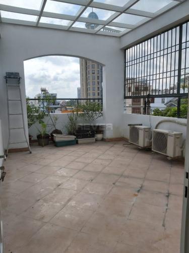  Nhà phố kết cấu 1 trệt 3 lầu, hẻm xe hơi rộng rãi khu dân cư đông đúc.