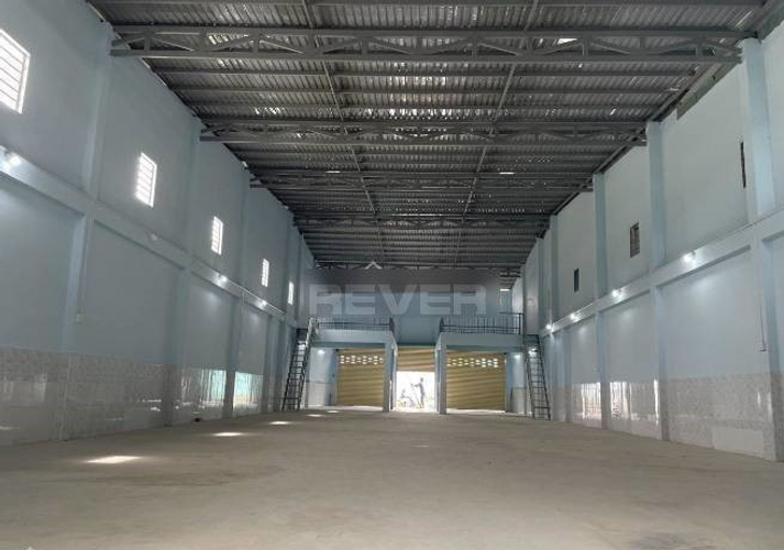 Nhà xưởng kho bãi Huyện Hóc Môn Nhà xưởng kho bãi diện tích 330m2, mặt tiền đường xe tải ra vào thoải mái.