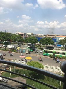 Nhà phố Quận Tân Bình Nhà phố mặt tiền đường Trường Chinh rộng 40m, kết cấu 1 trệt 2 lầu.