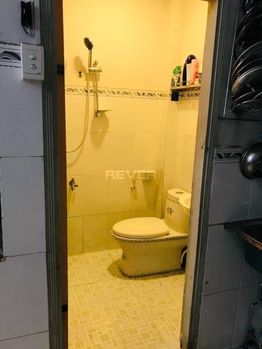 Phòng tắm căn hộ Chung cư Độc Lập, Tân Phú Căn hộ Chung cư Độc Lập nội thất cơ bản, tiện ích đầy đủ.