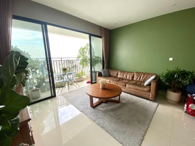 phòng khách căn hộ riviera point Căn hộ Riviera Point đón view sông, tầng trung thoáng mát.