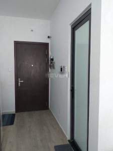 Lối đi Kingston Residence Phú Nhuận Office-tel Kingston Residence tầng 4, nội thất văn phòng cơ bản.