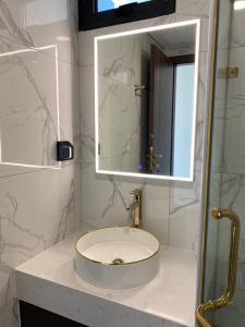 Phòng tắm căn hộ Sunshine City SaiGon, Quận 7 Căn hộ Sunshine City Saigon có 2 phòng ngủ, bàn giao nội thất cơ bản.