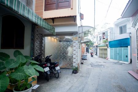 nhà phố quận Bình Thạnh Bán nhà đường ô tô Q. Bình Thạnh, diện tích 3x7.5m nở hậu.