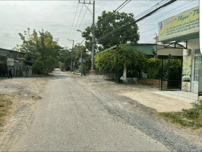 Đường trước đất nền Quận 9 Đất nền mặt tiền đường Cầu Đình diện tích 119.7m2, có sổ hồng riêng.