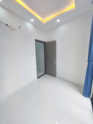 Nhà phố Quận Bình Thạnh Nhà phố thiết kế 1 trệt, 1 lầu đúc kỹ lưỡng, khu nhà lâu cao tầng xung quanh.