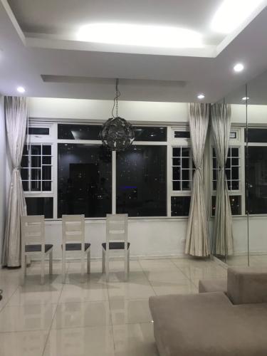 Phòng khách căn hộ Saigon Pearl, Bình Thạnh Căn hộ Saigon Pearl tầng 9 hướng Tây, view thành phố thoáng mát.