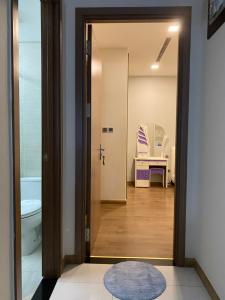 Căn hộ Vinhomes Central Park, Quận Bình Thạnh Căn hộ Vinhomes Central Park cửa hướng Nam, view nội khu yên tĩnh.