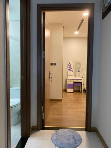 Căn hộ Vinhomes Central Park, Quận Bình Thạnh Căn hộ Vinhomes Central Park cửa hướng Nam, view nội khu yên tĩnh.