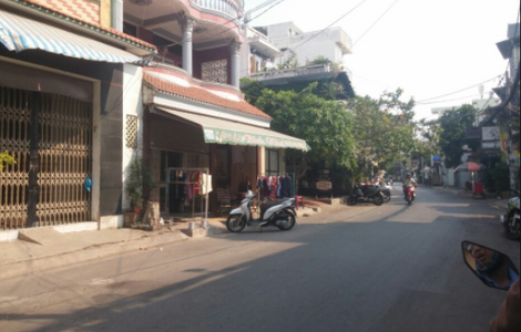 Đường trước mặt bằng kinh doanh Quận Gò Vấp Mặt bằng kinh doanh đường số 1 cửa hướng Tây Bắc, không có nội thất.