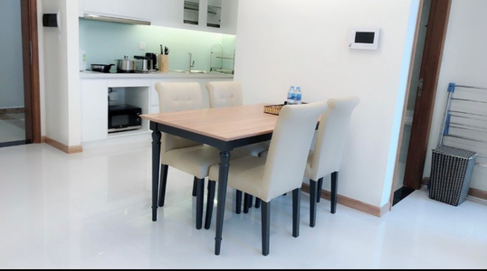 Căn hộ Vinhomes Central Park, Quận Bình Thạnh Căn hộ Vinhomes Central Park tầng 28 thiết kế sang trọng, đầy đủ nội thất.