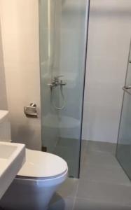 Phòng tắm Resgreen Tower, Tân Phú Căn hộ Resgreen Tower tầng trung, ban công hướng Đông.