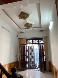 Nhà phố Quận Tân Bình Nhà phố hẻm xe hơi đường Phan Huy Ích, kết cấu đúc 1 trệt 4 tầng kiên cố.