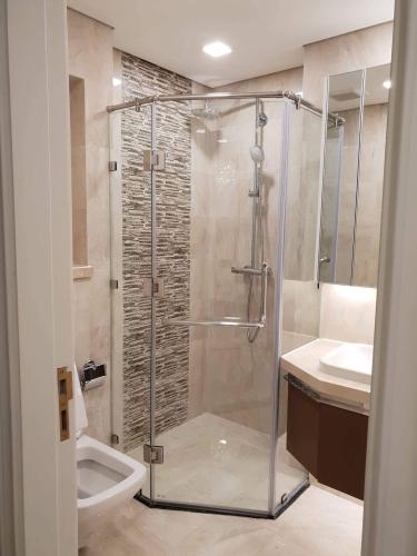 Không gian căn hộ Vinhomes Golden River, Quận 1 Căn hộ Vinhomes Golden River đầy đủ nội thất, tầng cao view thoáng mát.